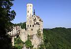 Blauer Himmel über Schloss Lichtenstein, Schwäbische Alb