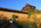 Dicker Turm und Burgmauer im Herbst, Esslingen