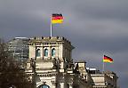Blick vom Brandenburger Tor zum Reichstagsgebäude, Berlin