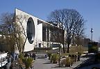 Das Bundeskanzleramt in Berlin, im Hintergrund der Fernsehturm