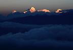 Sonnenaufgang am Boudha Himal 6672m, Himal Chuli, 7893m und  Manaslu, 8163m (Nepal)