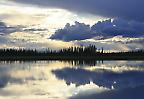 Abendhimmel im Spiegel im Tetlin Wildlife Refuge, Alaska (USA)