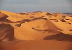Sanddünen nahe Merzouga im Abendschein, Sahara (Marokko)