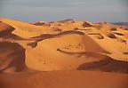 Sanddünen nahe Merzouga im Abendschein, Sahara (Marokko)