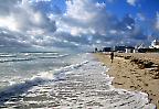 Joggerin am Strand von Miami Beach, Florida (USA)