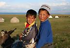 Hirtenkinder in dern Bergen Kirgisistans