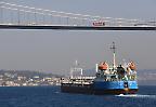 Frachter an der zweiten Bosporusbrücke, Istanbul (Türkei)