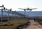 Flugzeug im Anflug auf den Stuttgarter Flughafen (Deutschland)