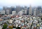 Die Skyline von San Francisco im Dunst, Kalifornien (USA) 