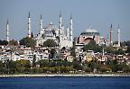Blick vom Marmarameer auf Blaue Moschee und Hagia Sophia, Istanbul (Türkei)