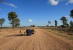 Einsame Schotterpiste nahe Thallon, Queensland (Australien)