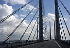 Unterwegs auf der Brücke über den Öresund zwischen Kopenhagen (Dänemark) und Malmö (Schweden)