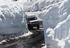 Unimog auf dem Weg zum Vulkankrater des Ätna, Sizilien (Italien)